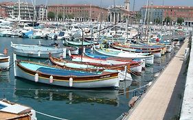 A Deux Pas Du Port Yourhosthelper